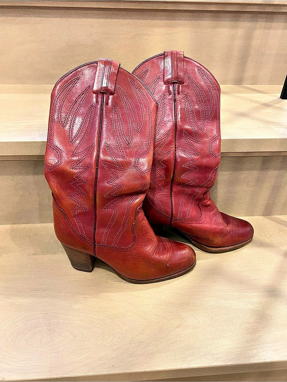 Hanna Western Leather Heeled Boots in Red US 6